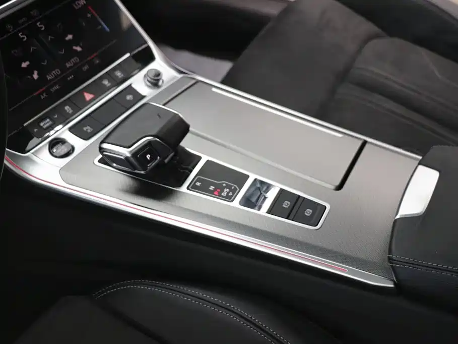 Audi A7L 2024 — фото 14