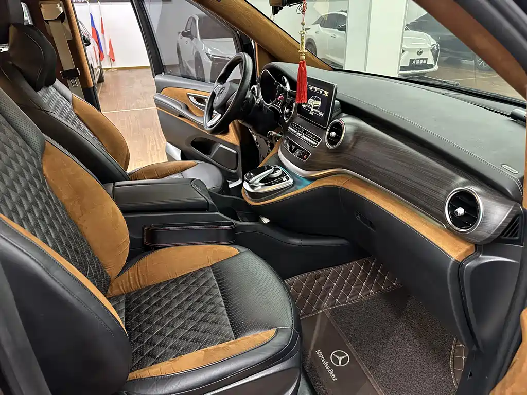 Mercedes-Benz V-Class 2018 — фото 23