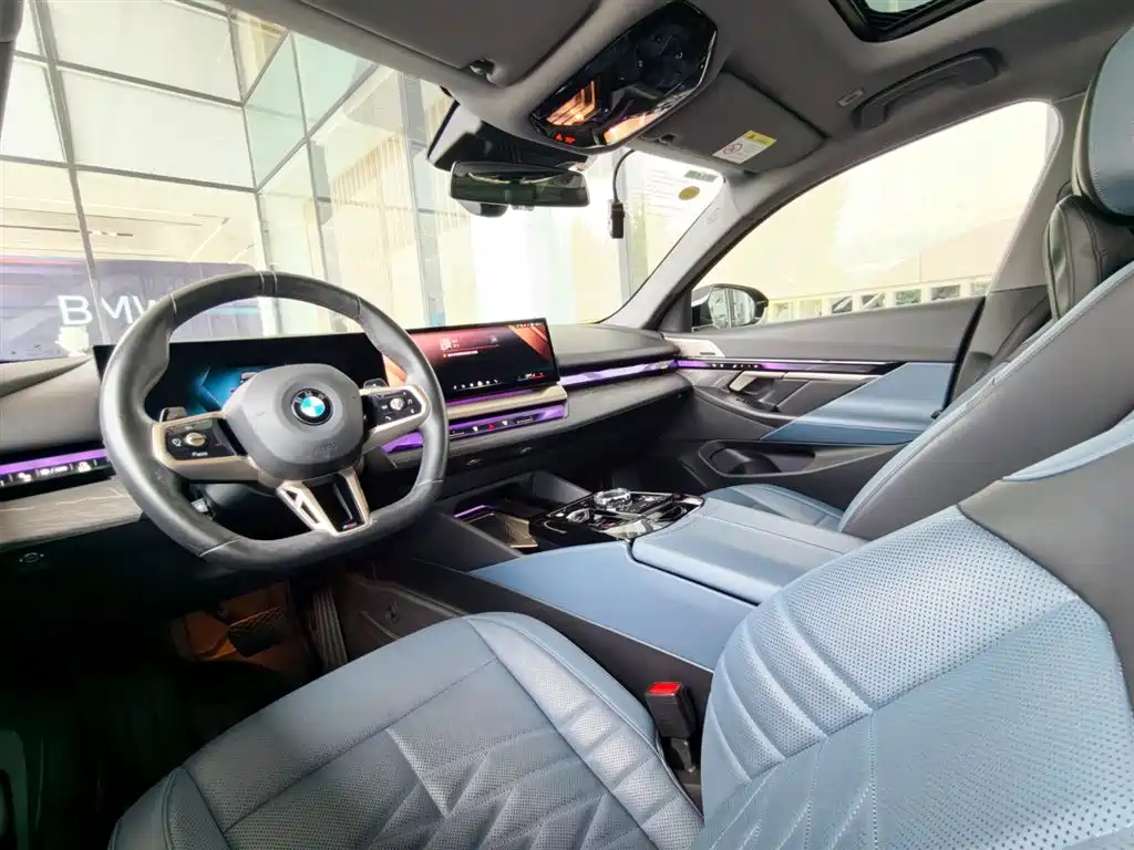 BMW 5 Series 2025 — фото 20
