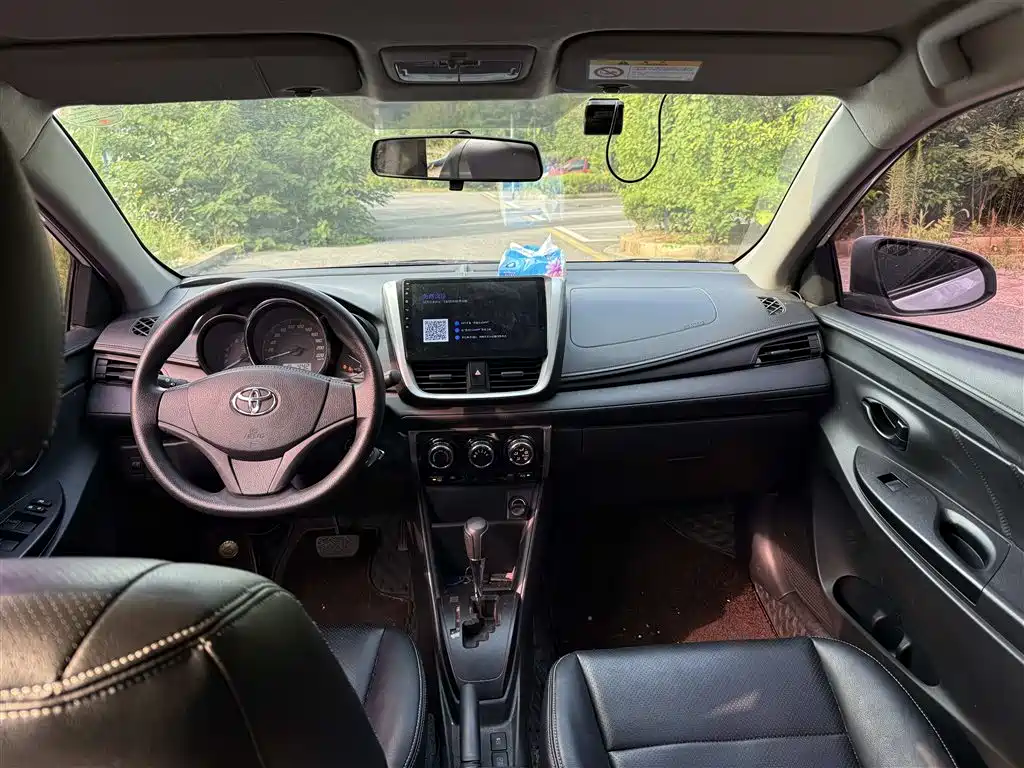 Toyota Yaris L 2021