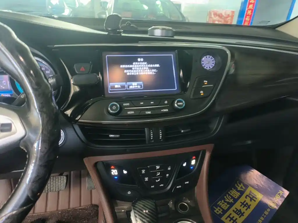 Buick Envision Plus 2017 — фото 13