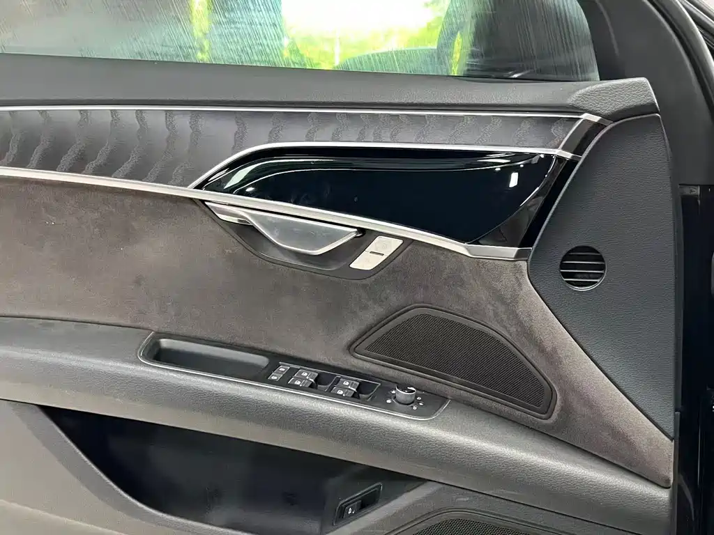Audi A8 2019 — фото 15