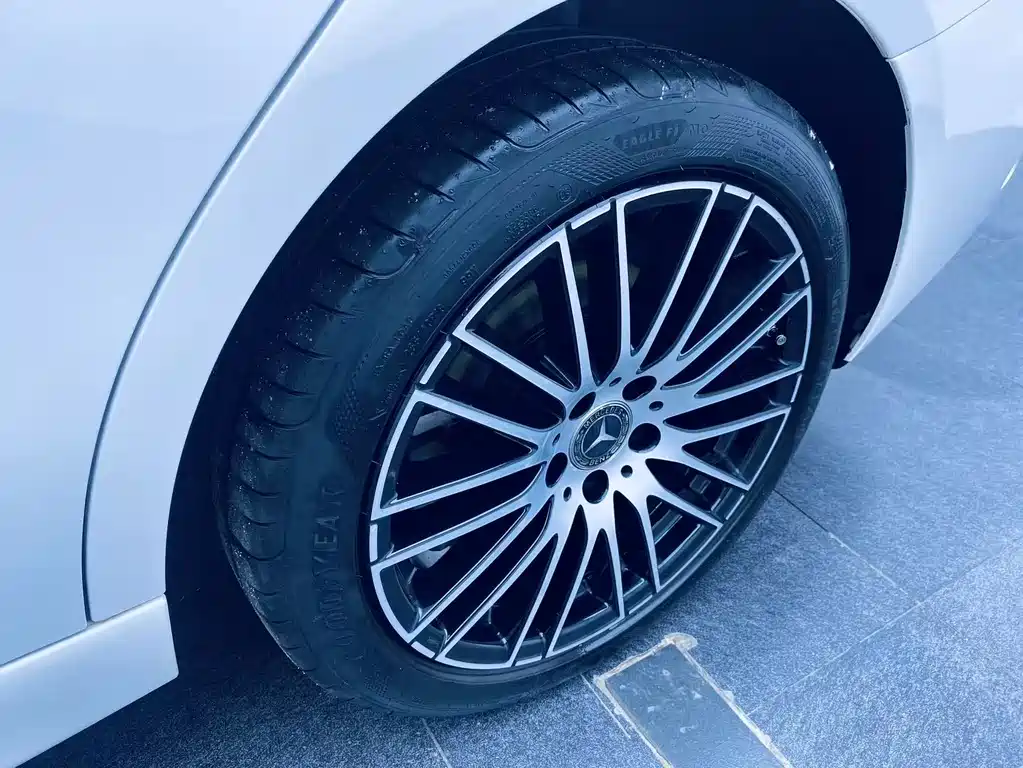 Mercedes-Benz C-Class 2023 — фото 18