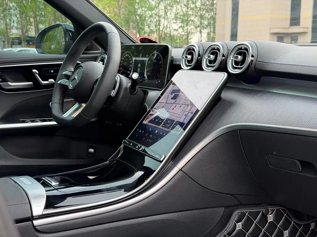 Mercedes-Benz C-Class 2024 — фото 12
