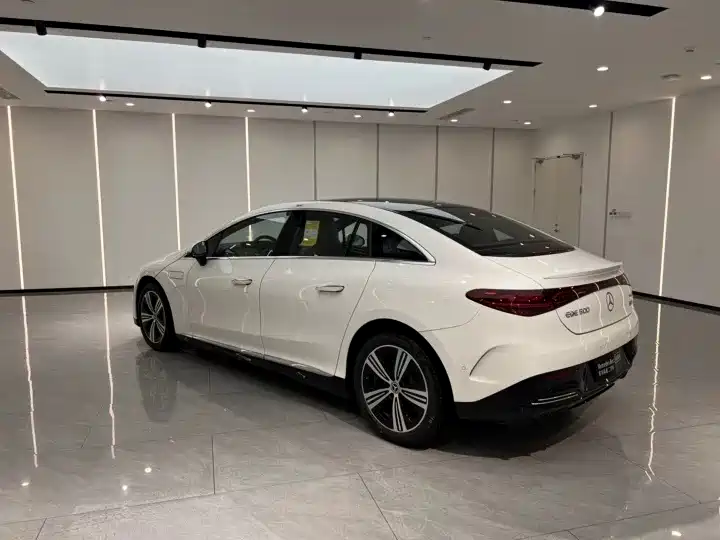 Mercedes-Benz EQE 2025 — фото 15
