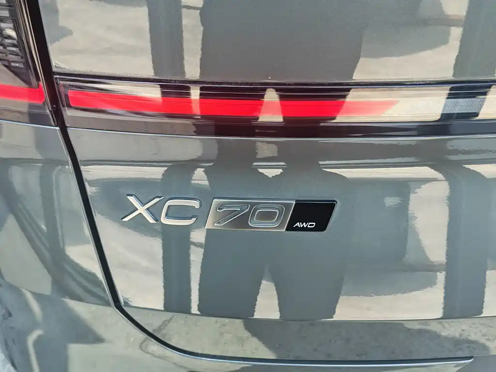 Volvo XC70 Plug-In Hybrid 2025 — фото 7