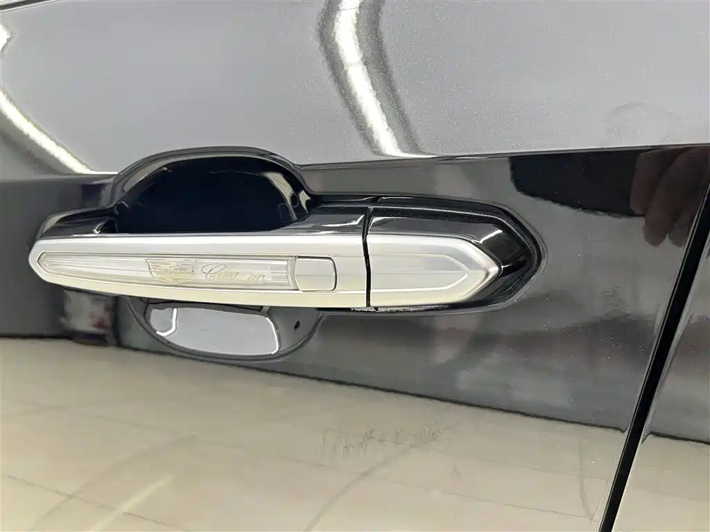 Cadillac XT4 2024 — фото 13