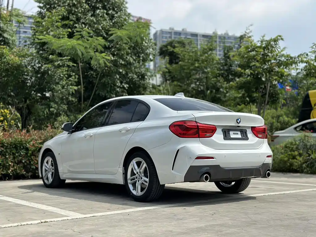 BMW 1 Series 2019 — фото 17