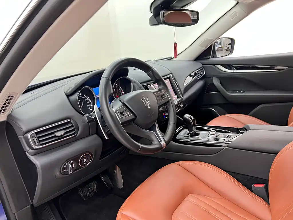 Maserati Levante 2019 — фото 17