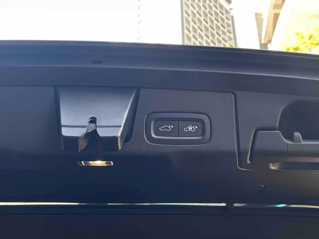 Volvo XC60 PHEV 2022 — фото 15