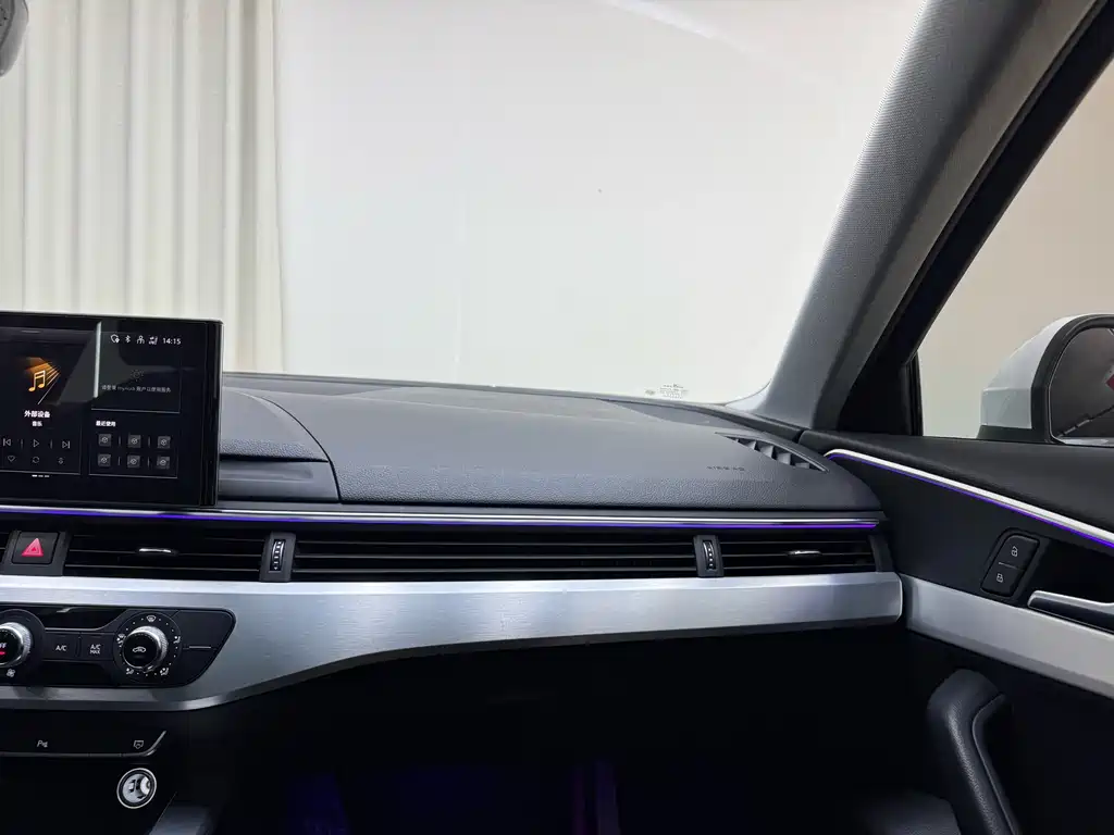 Audi A4L 2021 — фото 29