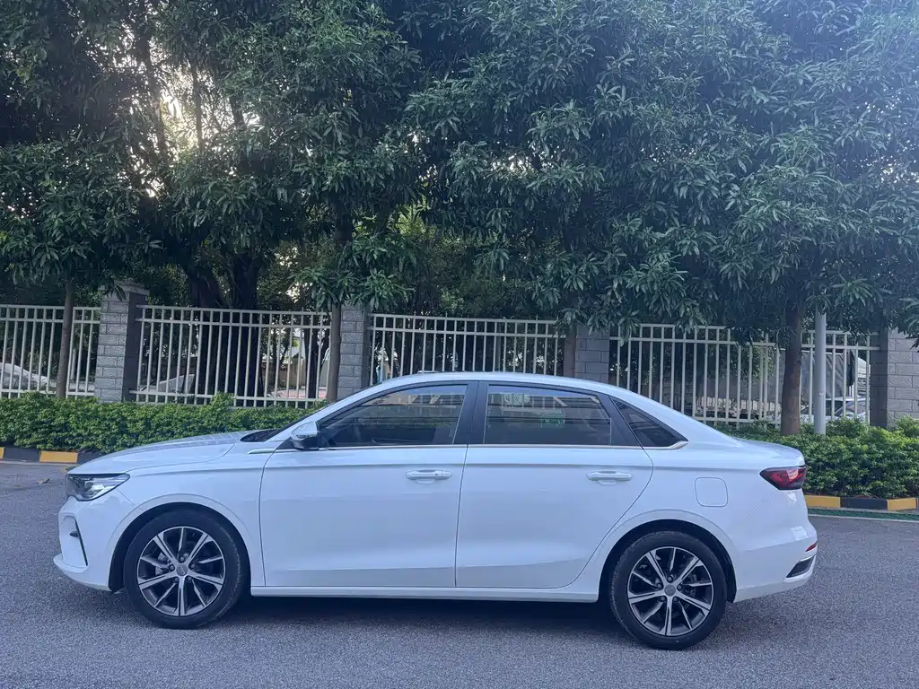 Geely Emgrand 2022 — фото 14