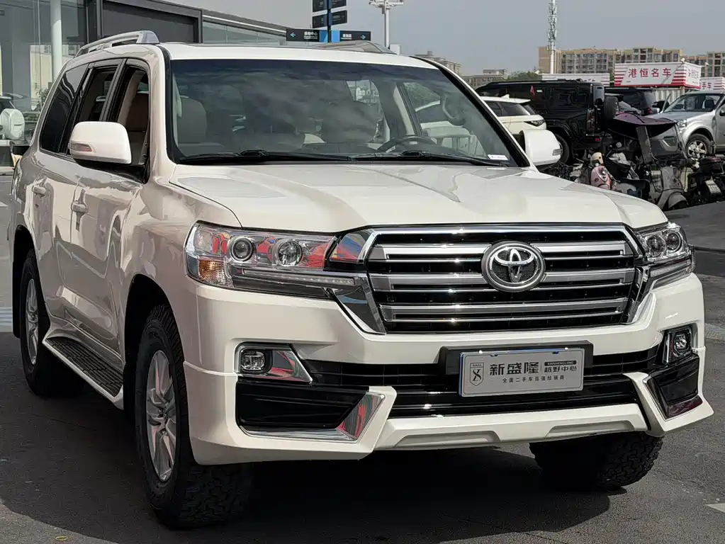 Toyota Land Cruiser 2020 — фото 1
