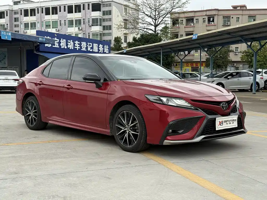 Toyota Camry 2021 — фото 2