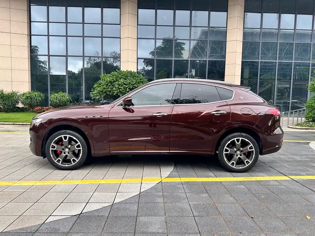 Maserati Levante 2018 — фото 8