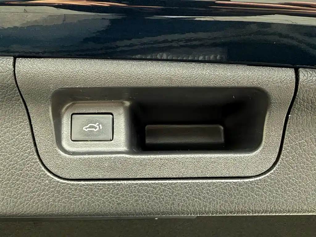 Mercedes-Benz C-Class 2023 — фото 26