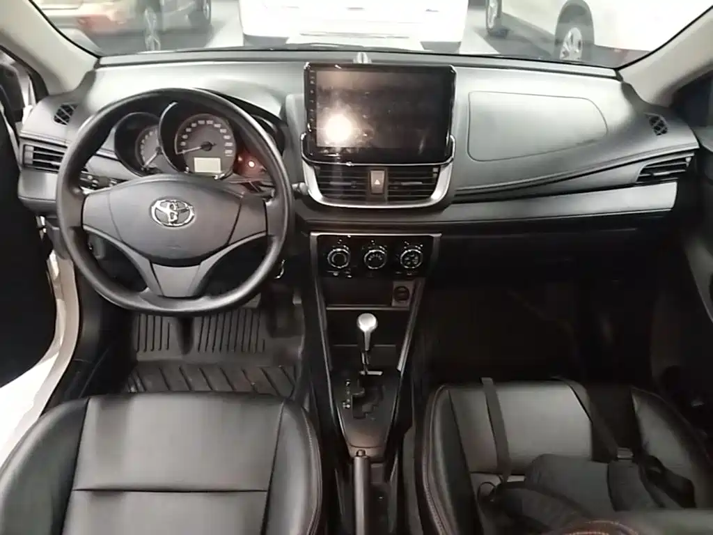 Toyota Yaris L 2021 — фото 10