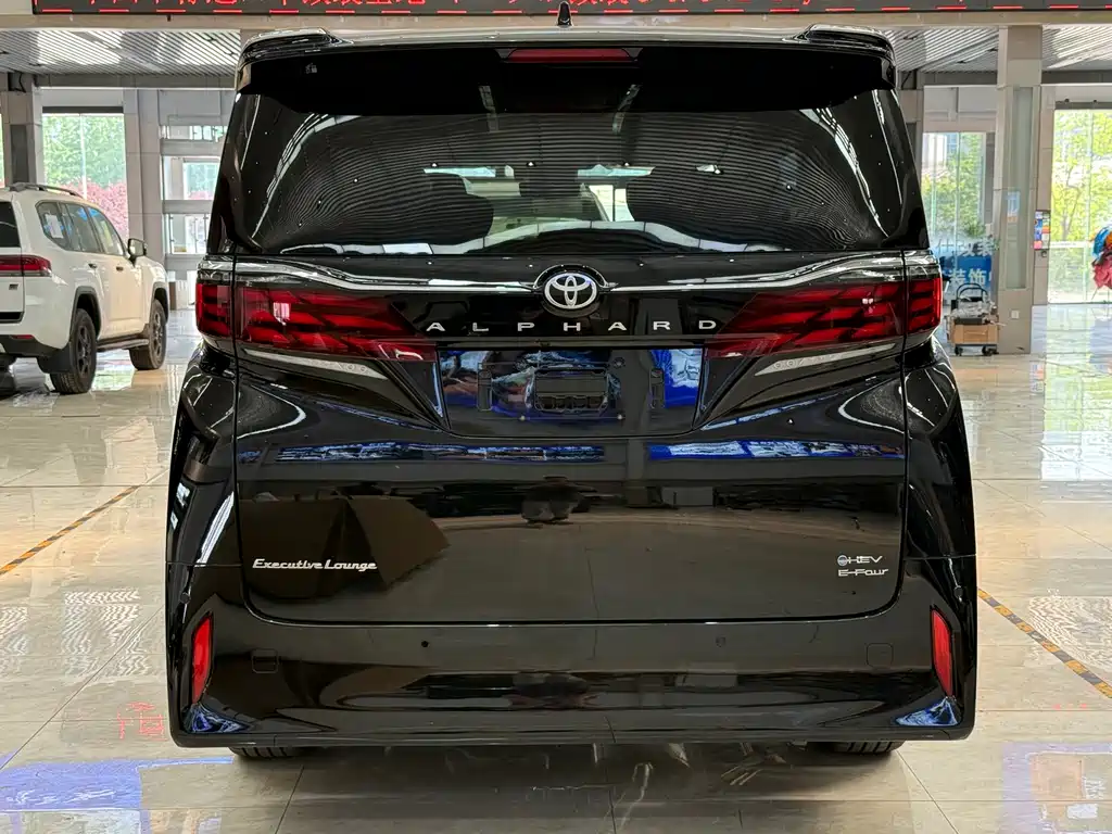 Toyota Alphard — фото 8