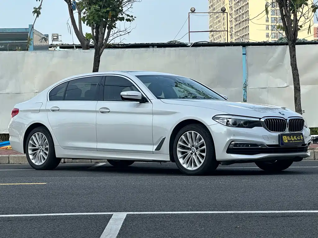 BMW 5 Series 2019 — фото 3