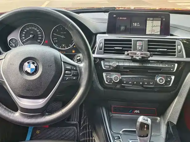BMW 3 Series 2019 — фото 16