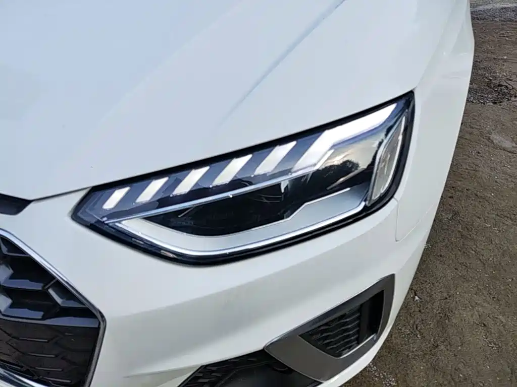 Audi A4L 2023 — фото 24