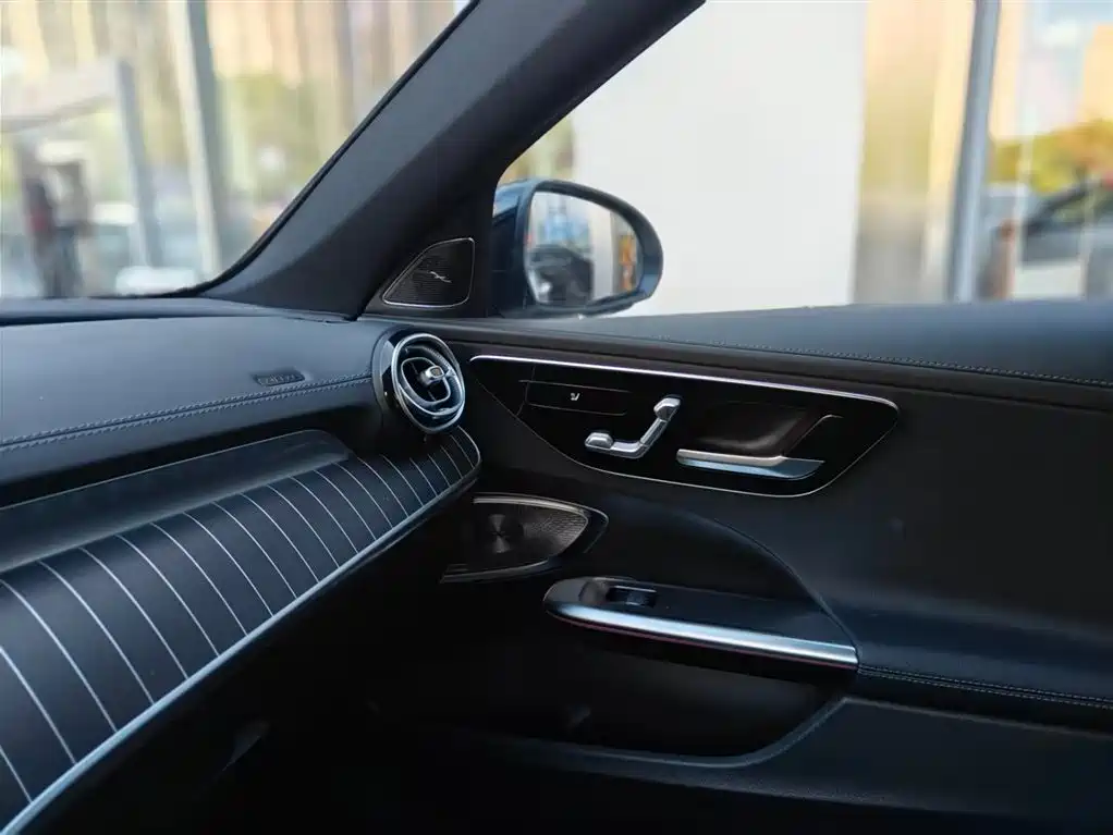 Mercedes-Benz C-Class 2024 — фото 14