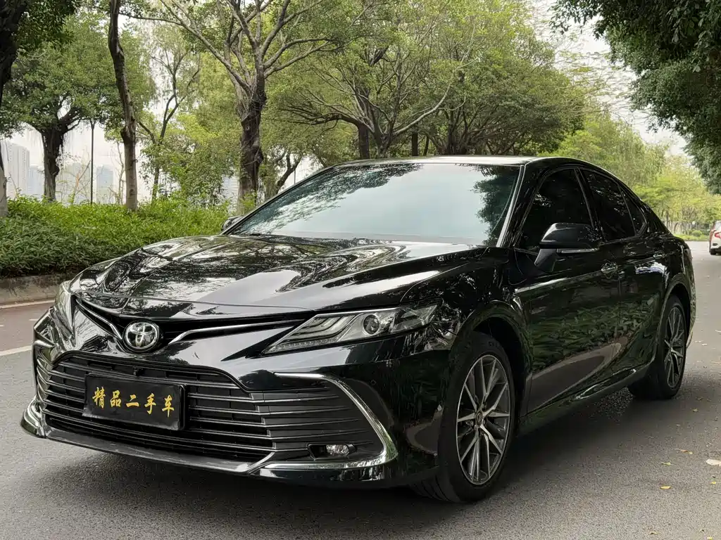 Toyota Camry 2022 — фото 1