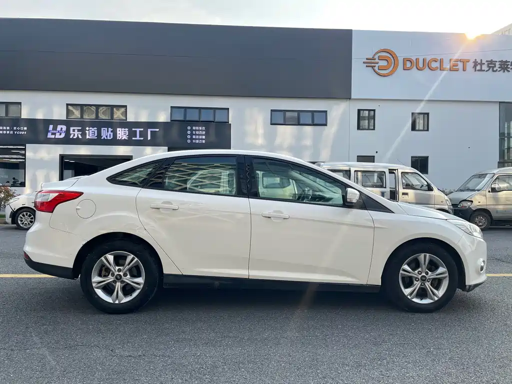 Ford Focus 2015 — фото 14