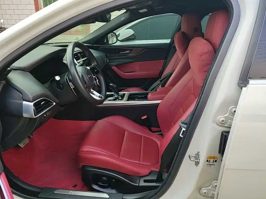 Jaguar XEL 2023 — фото 15