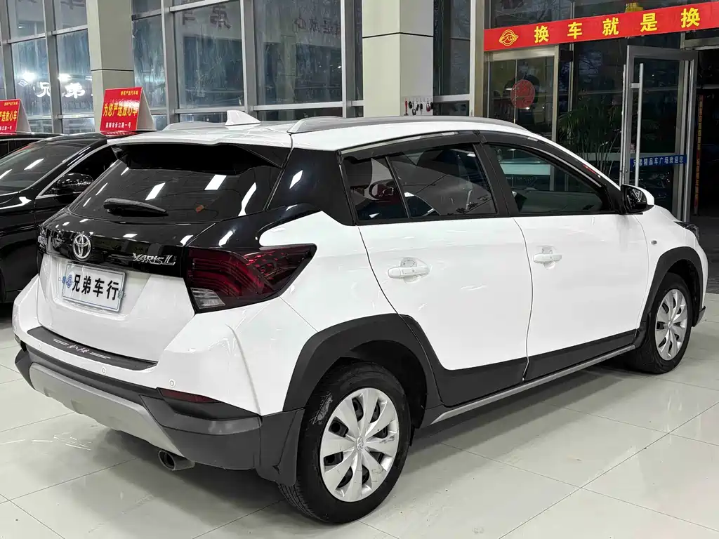Toyota Yaris L 2022 — фото 8