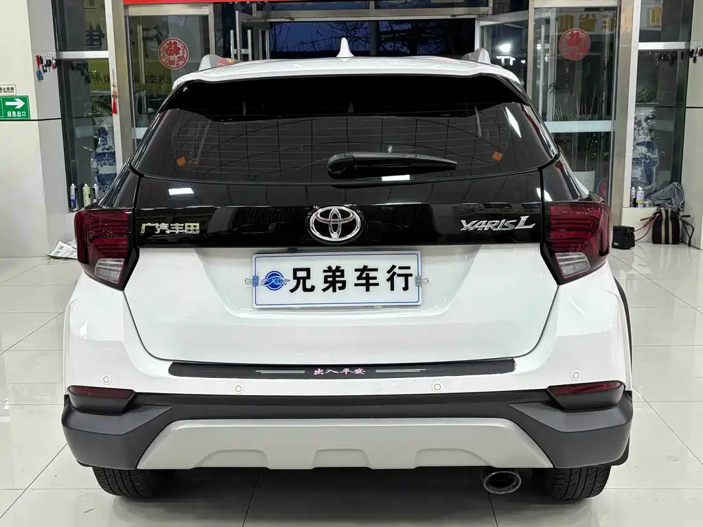 Toyota Yaris L 2022 — фото 9