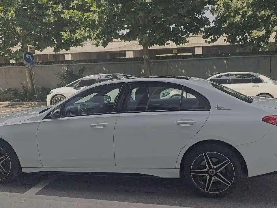 Mercedes-Benz C-Class 2024