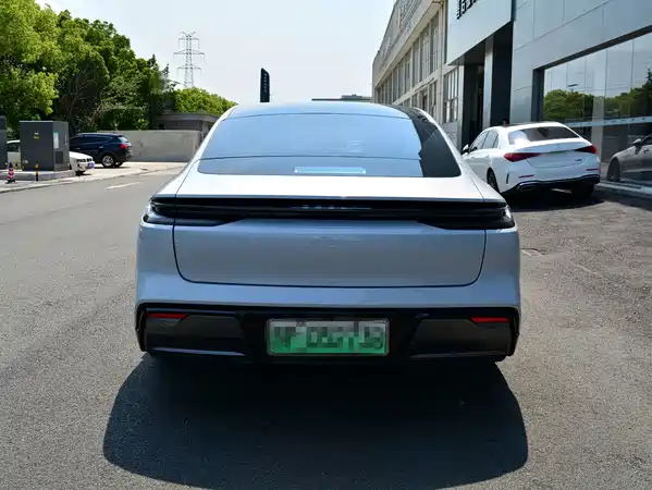 Geely Galaxy E8 2025