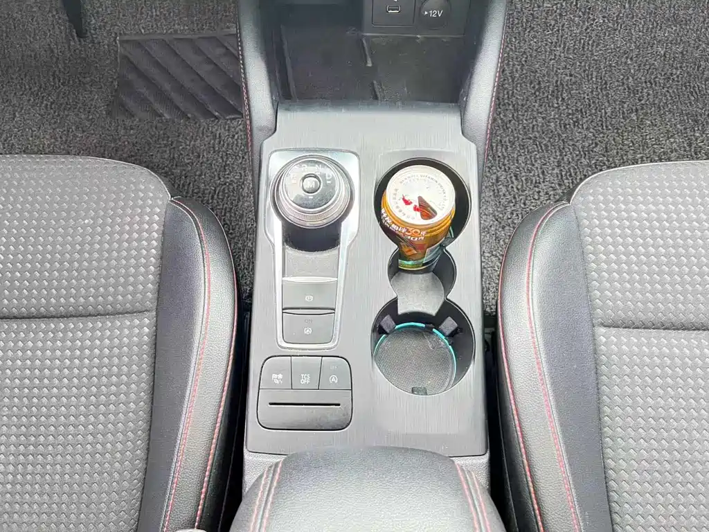 Ford Focus 2021 — фото 11