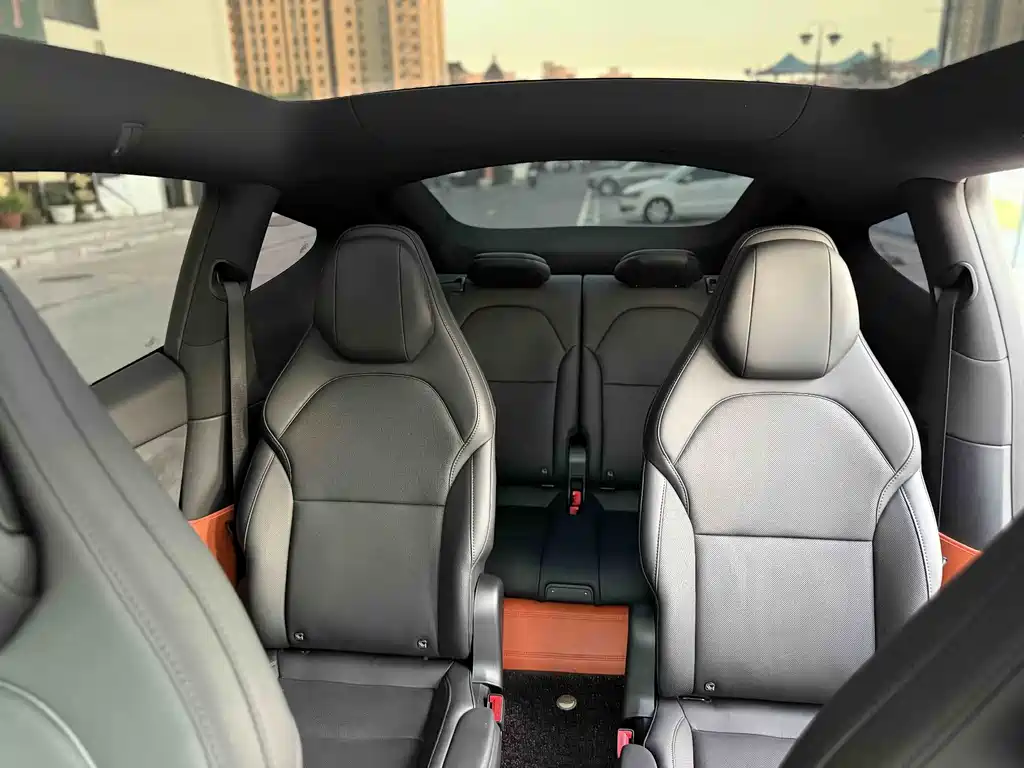 Tesla Model Y L 2026