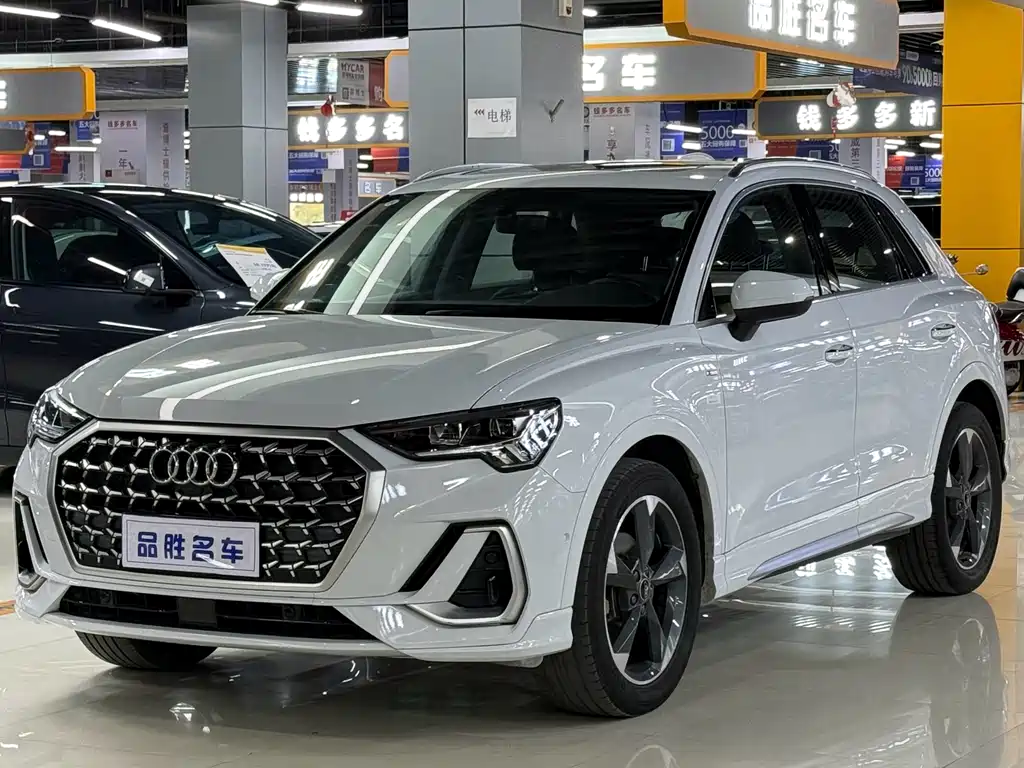 Audi Q3 2023 — фото 1