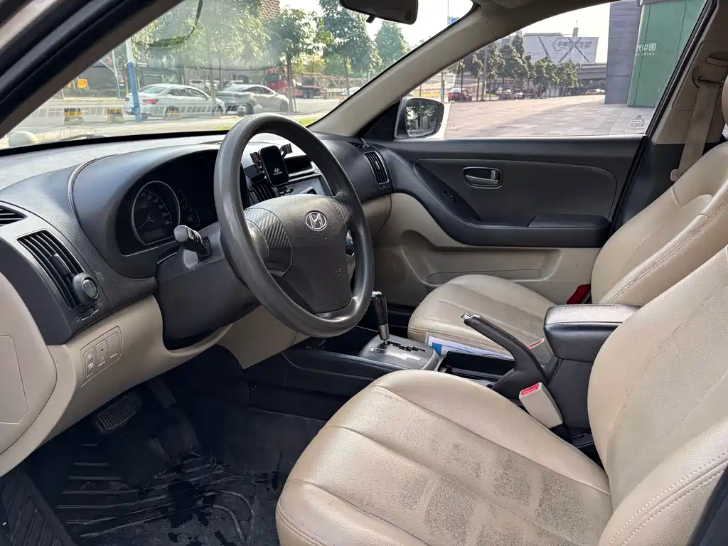 Hyundai Elantra 2015 — фото 7