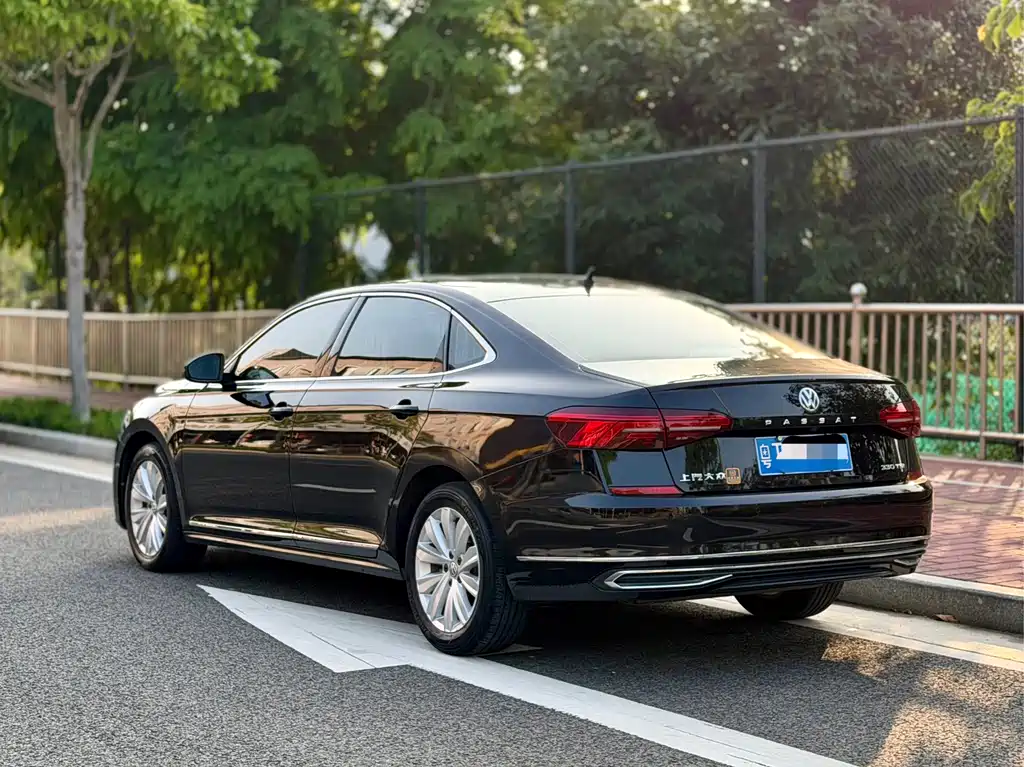 Volkswagen Passat 2020 — фото 13