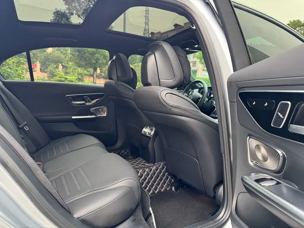 Mercedes-Benz C-Class 2023 — фото 13