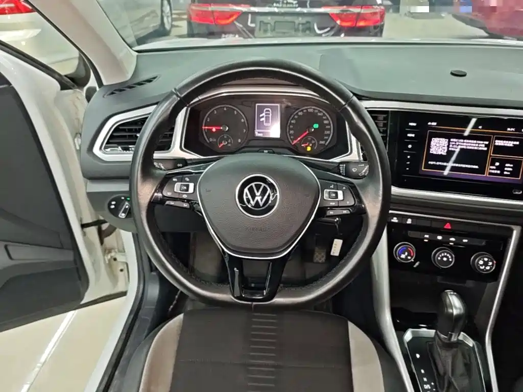 Volkswagen T-Roc 2021 — фото 11