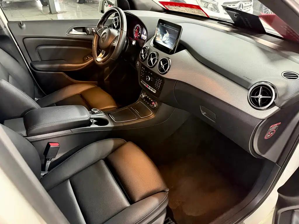 Mercedes-Benz B-Class 2016 — фото 11