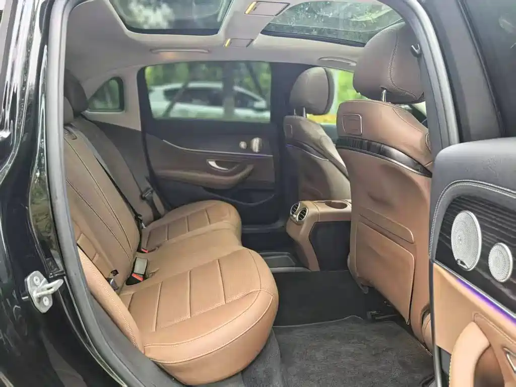 Mercedes-Benz E-Class 2019 — фото 10