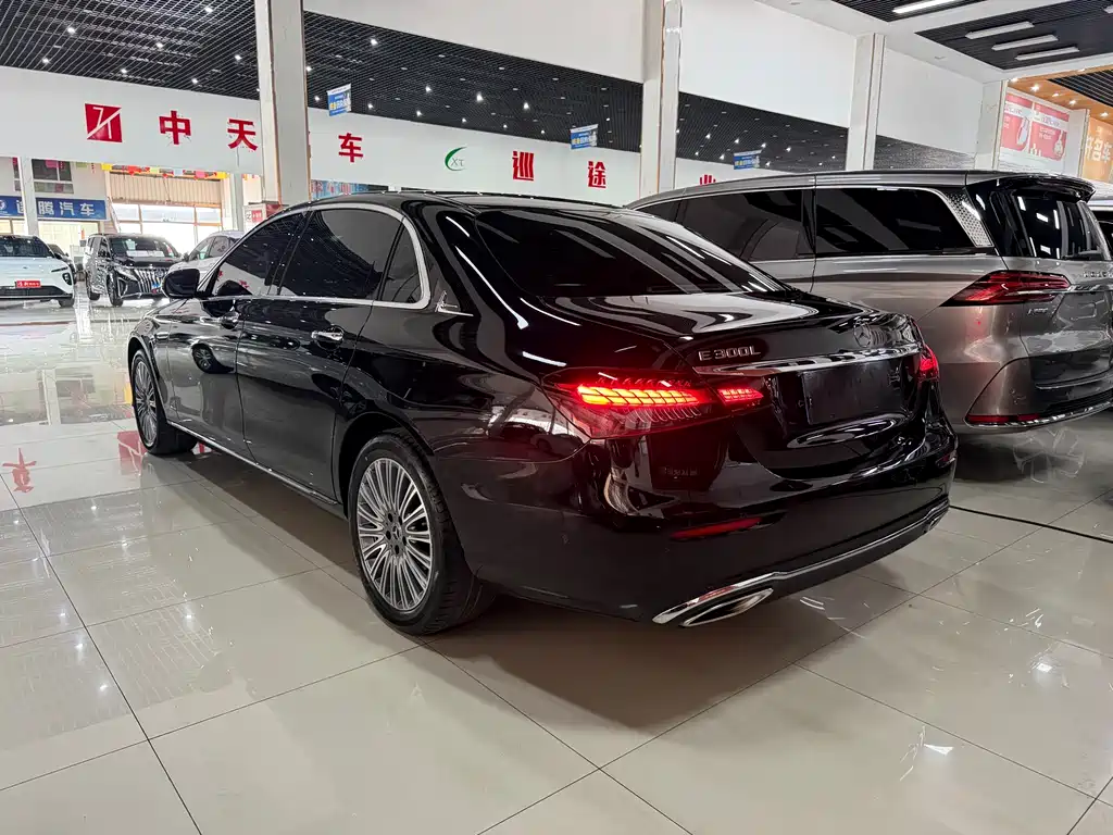 Mercedes-Benz E-Class 2023 — фото 15