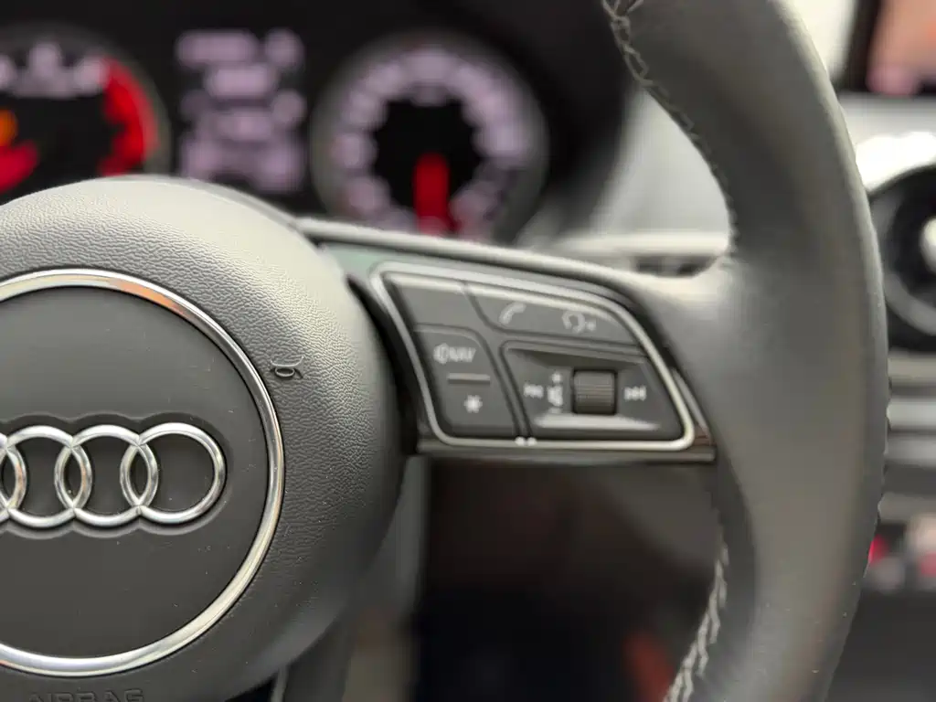 Audi Q2L 2023 — фото 17