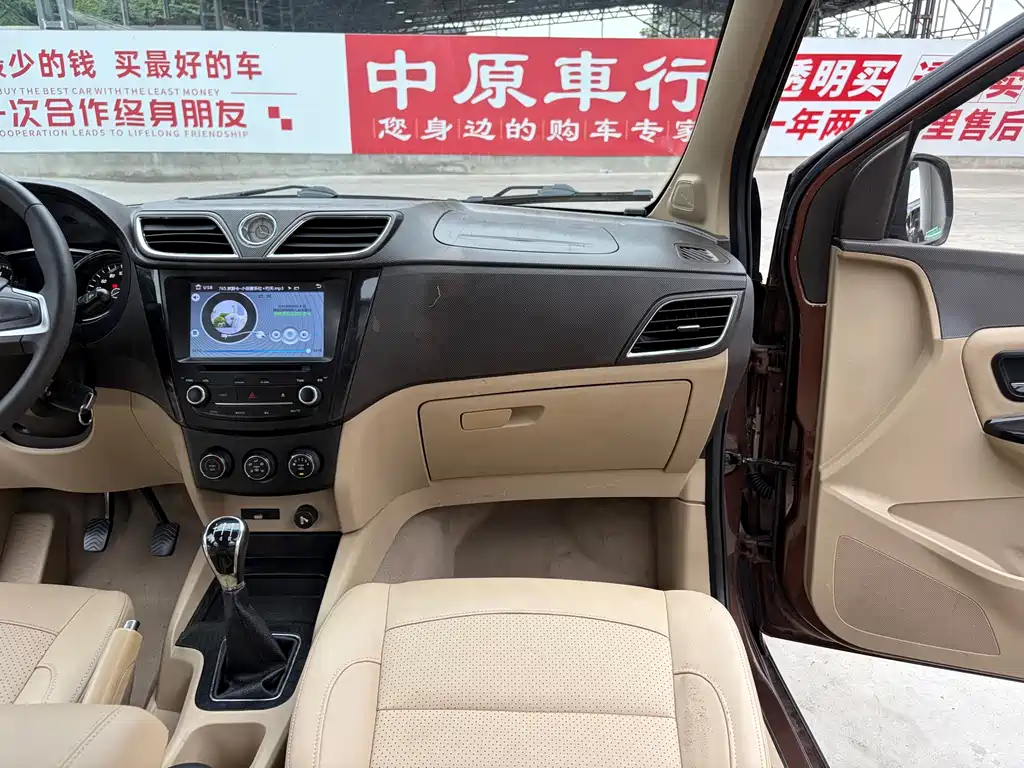 Wuling Hongguang 2017 — фото 11