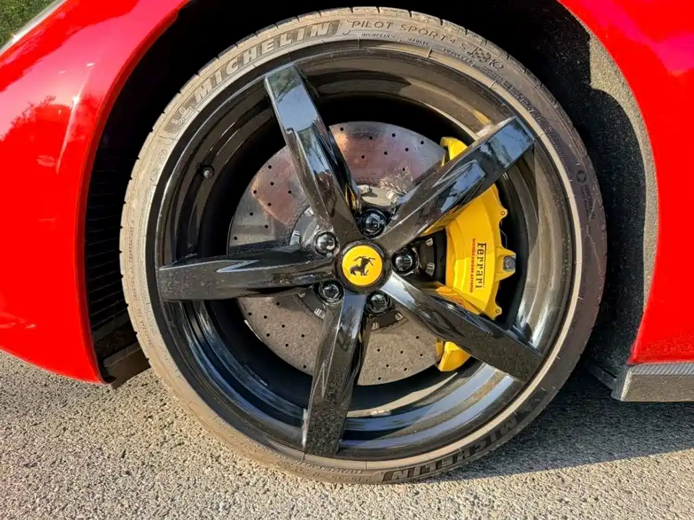 Ferrari GTC4Lusso 2018 — фото 12