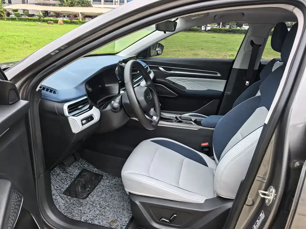 Geely Emgrand 2022