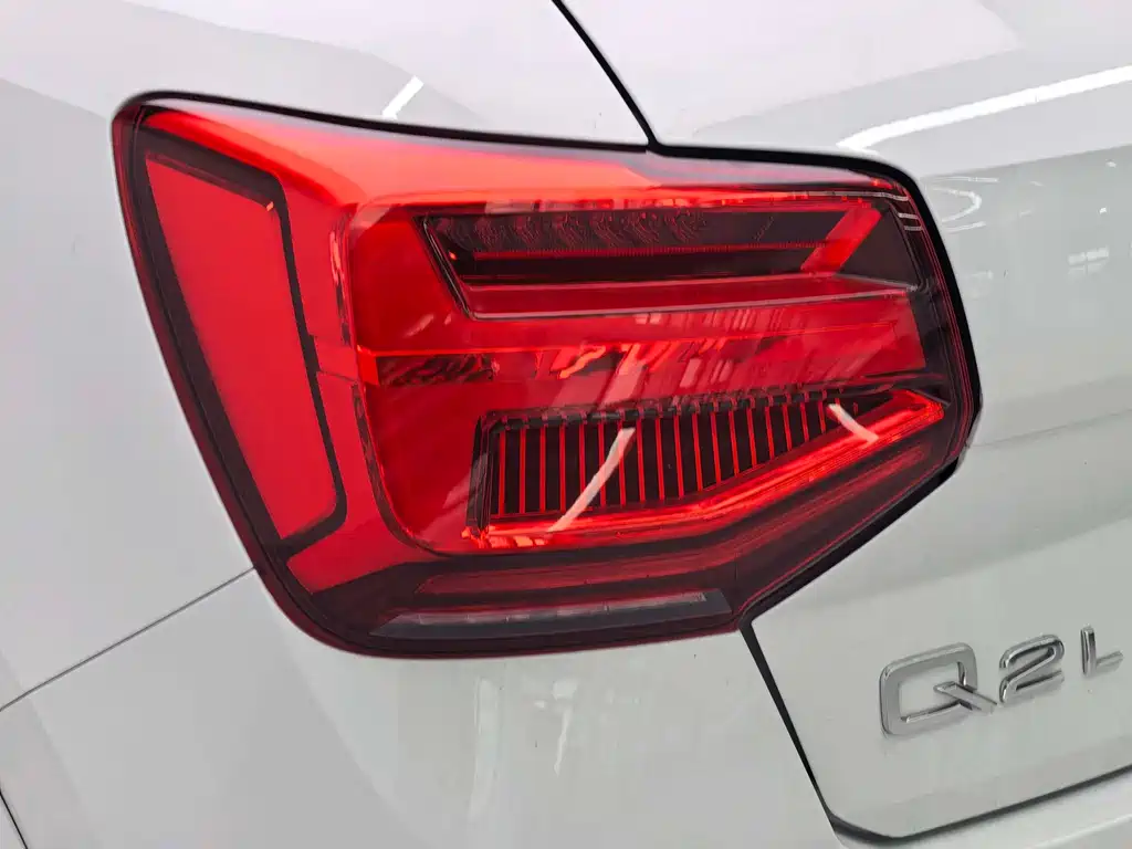 Audi Q2L 2022 — фото 15