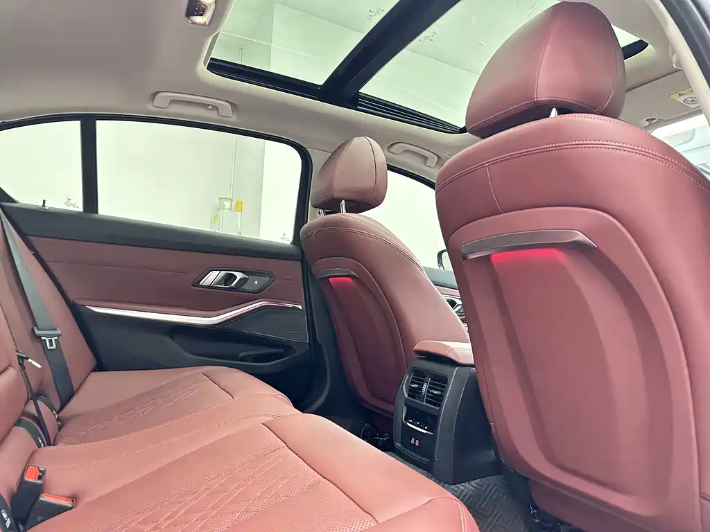 BMW 3 Series 2025 — фото 14