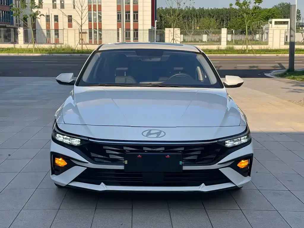 Hyundai Elantra 2024 — фото 2